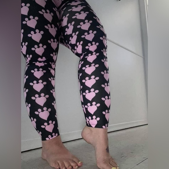 NWT o/s(2-12) Pink Heart Paws leggings - Picture 2 of 2